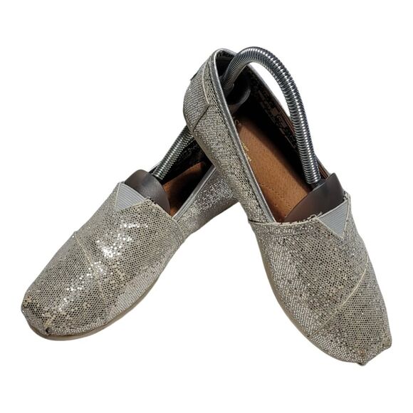 Toms Slip On Flats Silver Blingy Glitter Sequin Material Size Youth 4.5 GUC - Picture 1 of 6
